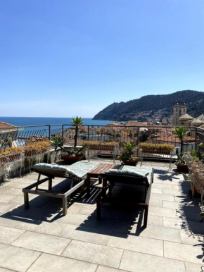 Attic with sea view and car box Laigueglia